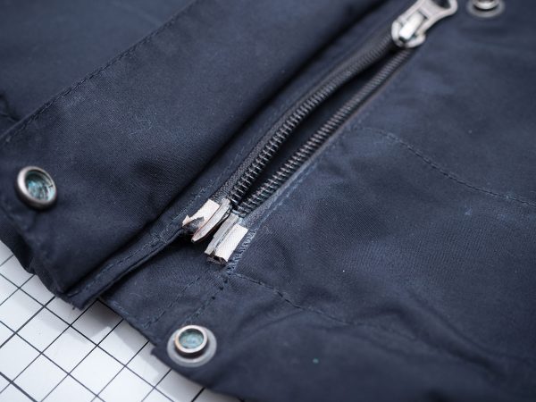 Standard Central Zipper - Image 3